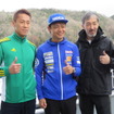 左から脇阪薫一、脇阪寿一、そして服部尚貴監督。