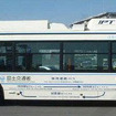 非接触で充電するハイブリッドバス、羽田空港で運行