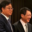 三菱自動車の益子現CEOと加藤新CEO