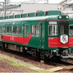 運行開始から10周年を迎えた南海高野線の観光列車『天空』。2020年6月30日まで記念ヘッドマークが掲出されている。