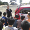三菱自動車、小学校で電気自動車の勉強