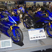 ヤマハ YZF-R6（左）とYZF-R25（右）