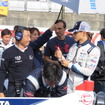 レース前、ポールポジション上で話す#64 パロウ（右）と中嶋悟監督（左）。残念ながらパロウの戴冠は叶わなかった。