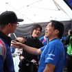 新井親子と話がはずむペター