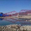 一部が損壊した千曲川橋梁。11月13日時点の状況。