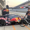 VADO SLと笹原右京。今シーズン乗車するRed Bull MOTUL MUGEN NSX-GTの前で