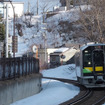 国からの支援に基づき非電化区間への新車投入も行なっているJR北海道。写真は2020年3月改正から営業運行に入ったH100形気動車。