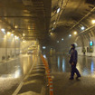 首都高防災施設点検…山手トンネル内にどしゃぶりの大雨!?