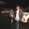 小島よしおのズボンは、アジアゾウへの餌やり時に大量の鼻水で汚されたとのこと。