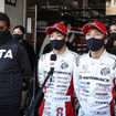 GT500クラスポールポジションを獲得したARTA NSX-GTの、左から鈴木亜久里監督、福住仁嶺、野尻智紀
