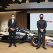 琢磨と八郷ホンダ社長。