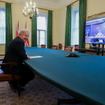 EUのフォン・デア・ライエン委員長とリモーで会談する英のジョンソン首相（12月24日）