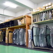岡山西店には、各車種の新品フロントガラスを用意