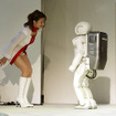 ロボットとしては初の快挙---ホンダ『ASIMO』が世界一の金融街でアピール