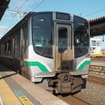 一ノ関駅に停車中のE721系。途中、石越と小牛田のみに停車する、一ノ関～仙台間の臨時快速に充当されている模様。一ノ関以北の臨時快速は、途中、水沢・北上・花巻に停車。