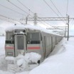 前進も退行もできなくなった731系電車。2月24日。