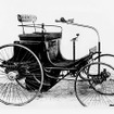 1889年、ダイムラー製ガソリンエンジンを搭載した四輪自動車「Type 2」を製造