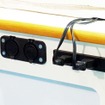 右側面には12V  電源やAC100Vの電源が取れるコンセントを用意