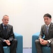 日本ミシュランタイヤ前社長のポール・ペリニオ氏と新社長の須藤元氏