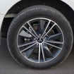 装着タイヤは225/55R18サイズのヨコハマ「ジオランダーSUV G055」。可もなく不可もなくといったところ。