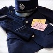 子供向けに制服の貸出しも行なわれる。