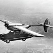 空飛ぶ車、コンソリデーテッド・バルティ「コンヴェアカー・モデル118」のプロトタイプ（1947年）。翼と飛行用エンジンはデタッチャブル。コンソリデーテッド・バルティ社は現在のボンバルディア・エアロスペース社の前身のひとつ。
