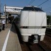 特急では金沢20時10分発『能登かがり火9号』、和倉温泉7時発『能登かがり火2号』が運休となる。写真は和倉温泉駅に到着した七尾線の683系特急。