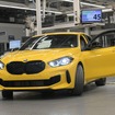 スピードイエローの「BMWインディビジュアル塗装仕上げ」が施された 1シリーズ