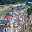 令和2年7月豪雨で被災した肥薩線。画面上方、奥が流失した第2球磨川橋梁（2020年7月8日、熊本県球磨郡）。