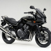 ホンダ CB400SUPER FOUR と CB400 SUPER BOL D'OR に特別カラーの限定車