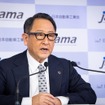 記者会見する豊田章男自工会会長