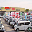 岩槻インター店は広い敷地に販売車両が並ぶ