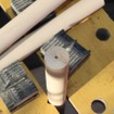 断面の中心にハンガーボルト用の下穴をつける