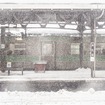 湿った降雪が続く小樽駅（1月12日12時頃）。倶知安方面へは12時34分発から運行を再開しているが、札幌方面へは千歳線で運行を見合わせている関係で、大幅に減便されている。