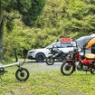 アウトドアで活躍する車両とギアの展示