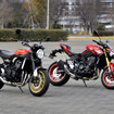 カワサキ Z900RS 50thアニバーサリー（左）と Z900 50thアニバーサリー