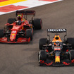 2021年アブダビGPでのフェラーリSF21（左）とレッドブルRB16B