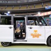 N-BOXは純正アクセサリーの「ハンズフリースライドドア」（リア左側パワースライドドア用、2万9700円）を装着可能。ボディの下に足をかざすだけで自動開閉してくれる