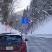 大館でビバークを試した後、青森の豪雪温泉、酸ヶ湯へ向かう。昼間の幹線は融雪剤が効いているので、この機会に氷をできるだけ落としておく。