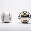 野球ボールとのサイズ比較　(c) TOMY