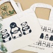 Suicaのペンギンカフェランチトート　(c) Chiharu Sakazaki／JR東日本／DENTSU　Suica by JR東日本
