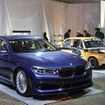 BMWアルピナB7 xDrive（手前、ジュネーブモーターショー2016）