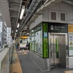 JR東日本が示した今後のバリアフリー整備費用約4200億円のうち、エレベーターやスロープ、トイレの整備には100億円程度が見込まれている。2022～2035年度にはエレベーターが43駅分、スロープが4駅分整備されるが、このうちエレベーター12駅分、スロープ3駅分を運賃転嫁分で賄う。