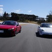 アウディ e-tron GT RS（左）とポルシェ タイカン（右）