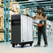 GMが発表した電動パレット「EP1」。配送車から玄関先までのラストマイルを支援する