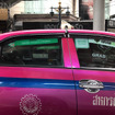 図2. 法人タクシーもGRABを利用して稼働率向上を狙う（タイ、バンコクにて）