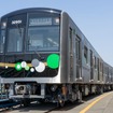 30000A系のエクステリア。床面高さを近年の新造車と同様40mm下げ、ホームとの段差を解消している。