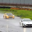 『FLATFESTIVAL 2022 IN 袖ヶ浦 』雨天にもかかわらず袖ケ浦フォレストレースウェイのコースを走行する参加者たち