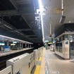 小田急のホームドア。写真は2021年度に導入された登戸駅のもの。