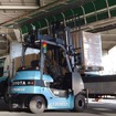 豊田自動織機トヨタL&F：トラック荷役対応自動運転フォークリフト（開発中）